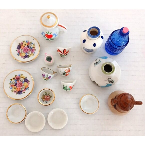 Vintage Dollhouse Miniature Lot Cups Plates Jug Pitcher Bottle Unmarked Ceramic - Picture 1 of 7